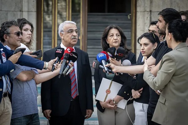 Cumhurbaşkanı Erdoğan DEM Parti Heyeti ile Görüşüyor!